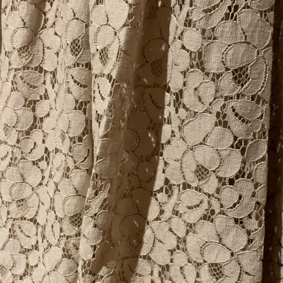 Talula (Aritzia) cream lace strapless dress (sweetheart neckline), size 2 - Picture 3 of 4